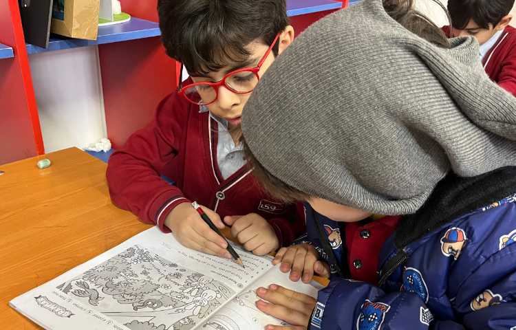انجام و بررسی Activity Book در کلاس 3