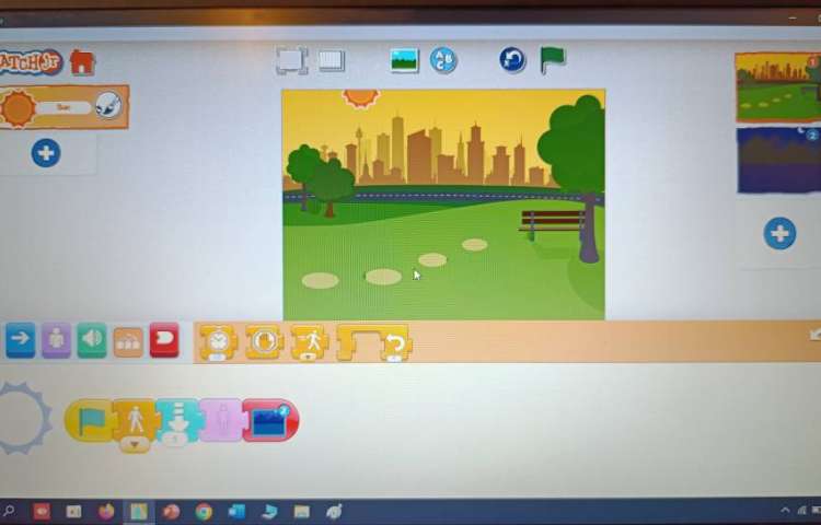 انجام پروژه شماره سه و چهار اسکرچ جونیور غروب آفتاب طلوع ماه 3