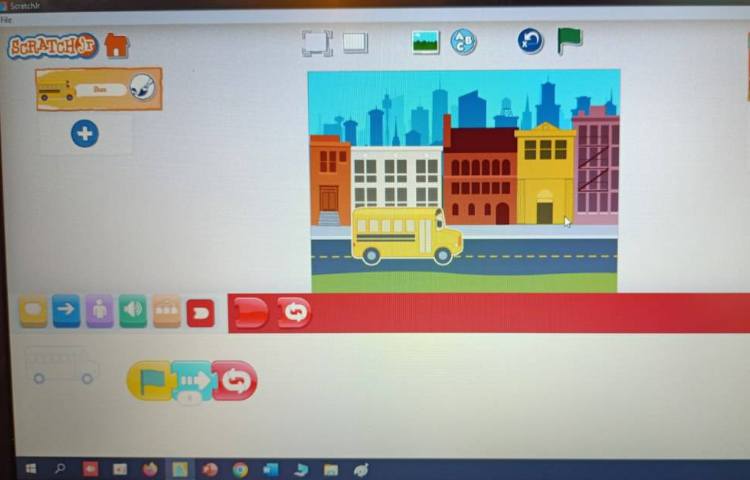 انجام پروژه شماره یک اسکرچ جونیور حرکت ماشین در خیابان 3