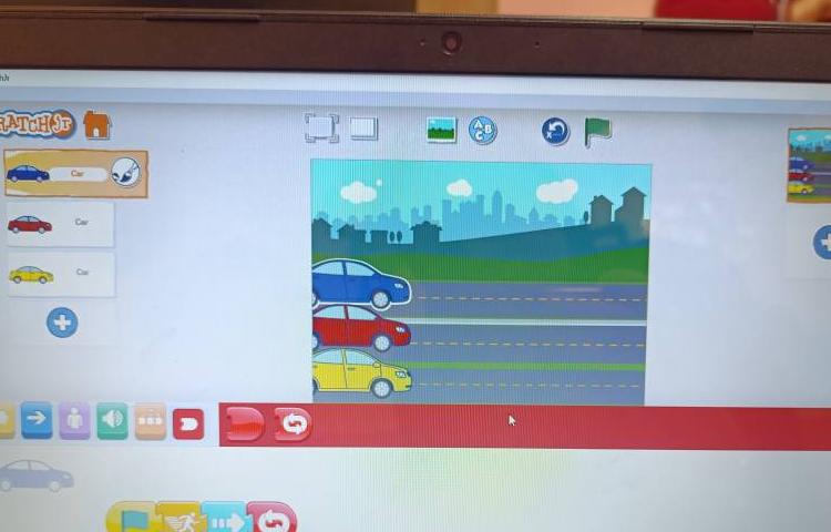 انجام پروژه شماره یک اسکرچ جونیور حرکت ماشین در خیابان