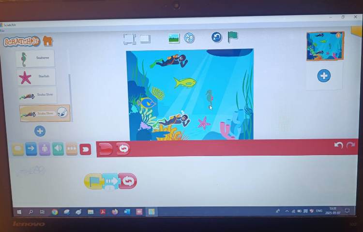 انجام پروژه های شماره شش و هشت اسکرچ جونیور چراغ راهنمایی و زیر دریا 1