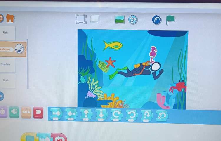 انجام پروژه های شماره شش و هشت اسکرچ جونیور چراغ راهنمایی و زیر دریا 6