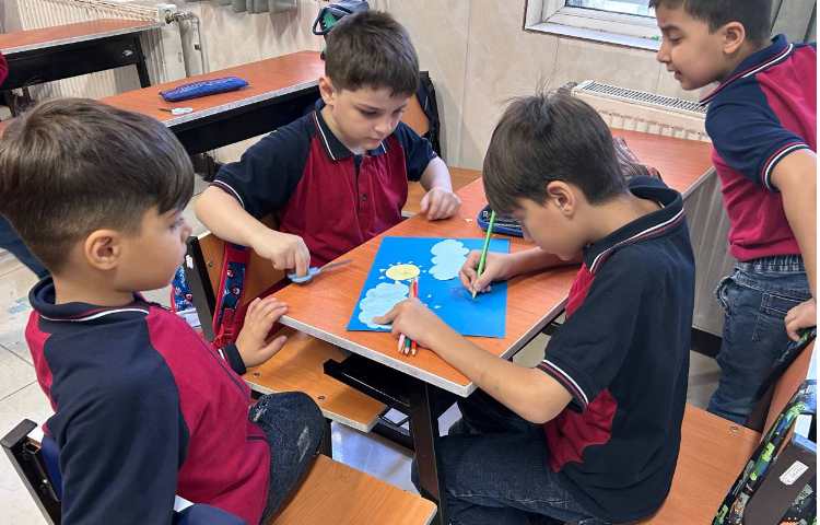 انجام پروژه‌ی مربوط به مبحث آب‌وهوا-زنگ Science 1