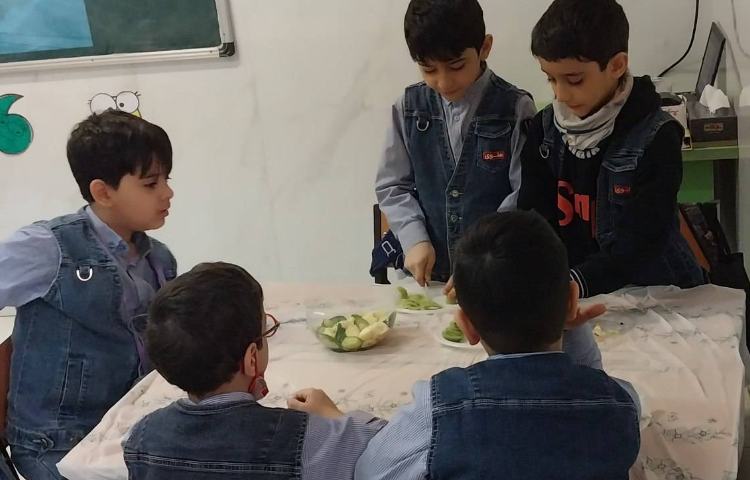 انجام پروژه ی هفته ملی علوم با موضوع Fruit Salad