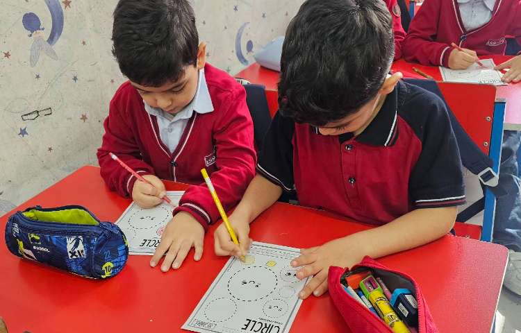 انجام کاربرگ مفهوم دایره tracing & coloring 3