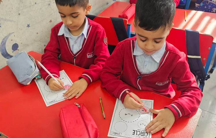 انجام کاربرگ مفهوم دایره tracing & coloring 4