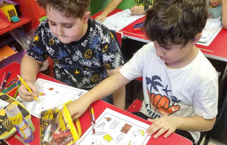 : انجام کاربرگ و جمله سازی با استفاده از تصویر خوراکی های مختلف 2