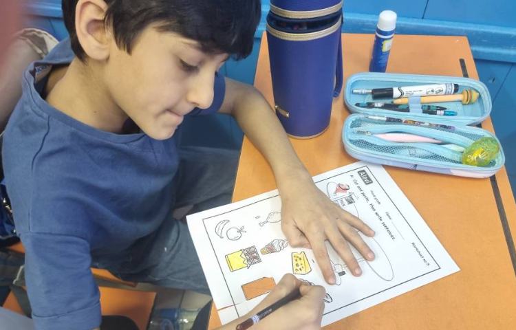 : انجام کاربرگ و جمله سازی با استفاده از تصویر خوراکی های مختلف 4