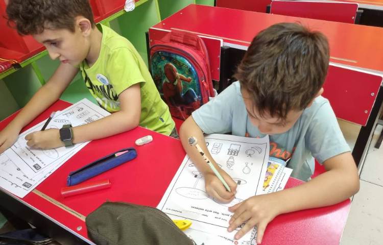 : انجام کاربرگ و جمله سازی با استفاده از تصویر خوراکی های مختلف