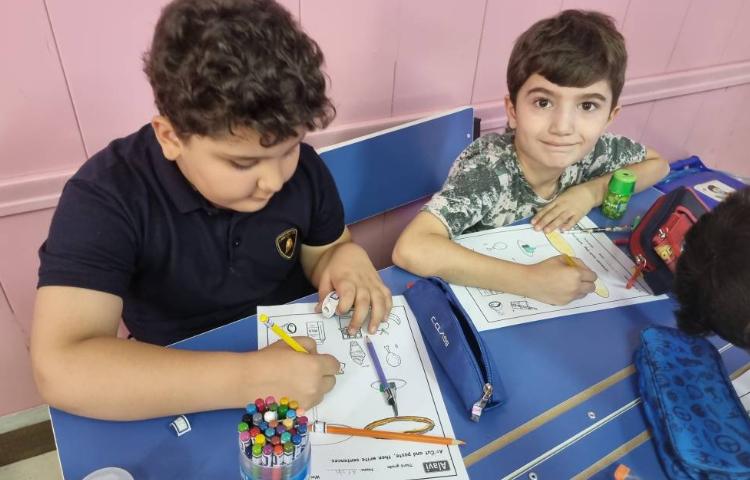 : انجام کاربرگ و جمله سازی با استفاده از تصویر خوراکی های مختلف