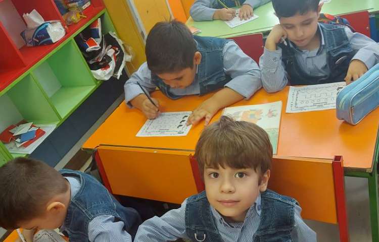 انجام کاربرگ و فعالیت دست ورزی گل پسرای عزیزم 3