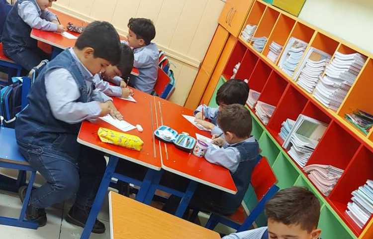 انجام کاربرگ و فعالیت دست ورزی گل پسرای عزیزم