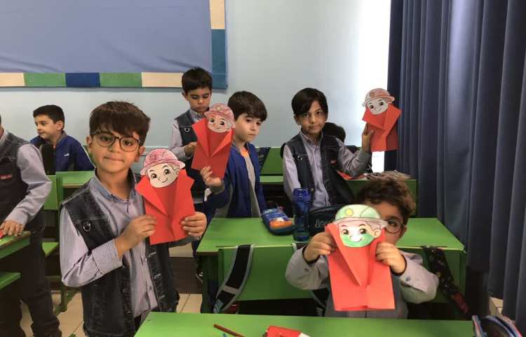 انجام کاردستی با موضوع روز آتش نشان 2