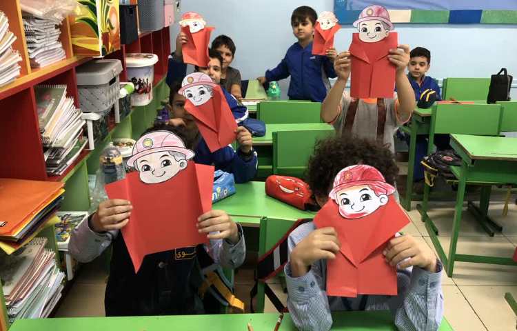 انجام کاردستی با موضوع روز آتش نشان 4