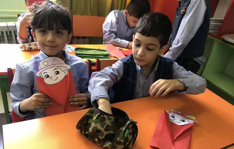 انجام کاردستی به مناسبت روز آتش نشان 1