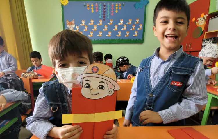 انجام کار دستی به مناسبت گرامیداشت روز آتش نشان 10