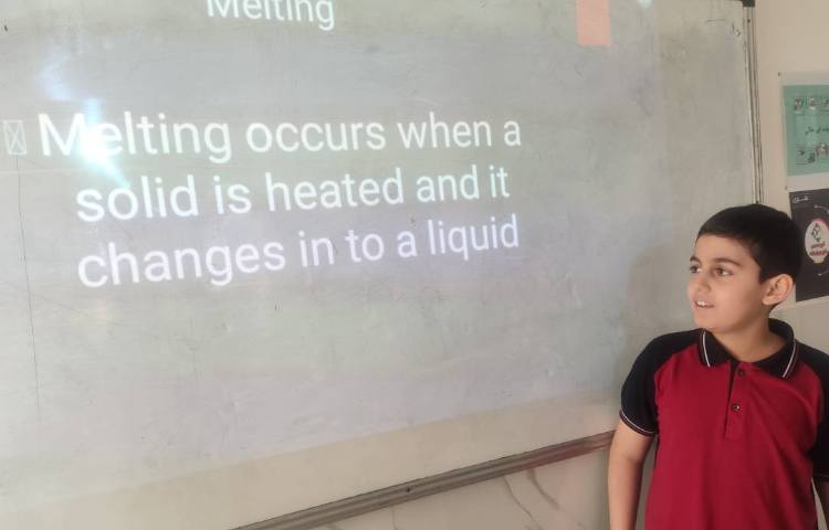 انجام کنفرانس علوم به زبان انگلیسی توسط دانش‌آموزان 3