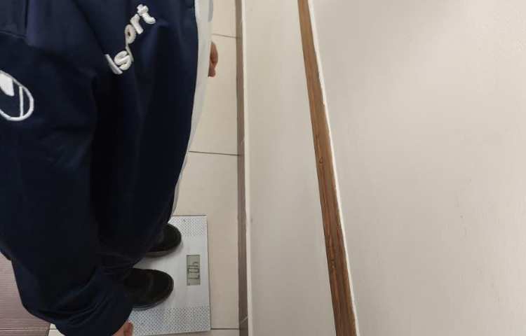 اندازه گیری قد و وزن دانش آموزان دبستان علوی 5