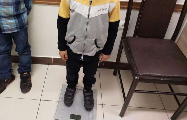 اندازه گیری قد و وزن دانش اموزان پیش و اول 2