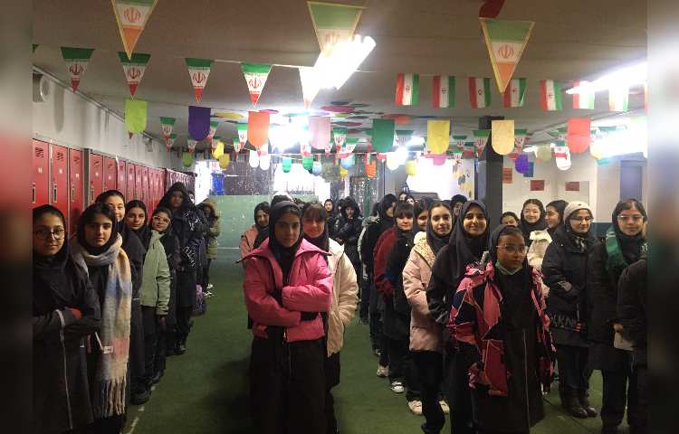 اهداء جوایز به نفرات برتر دبیرستان 2