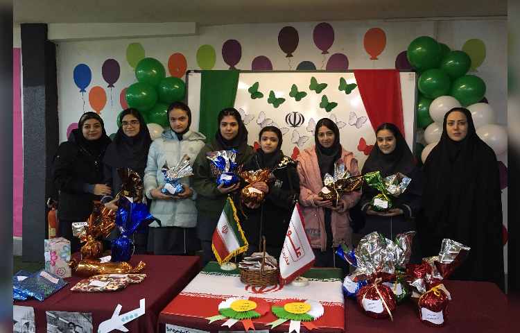 اهداء جوایز به نفرات برتر دبیرستان 3