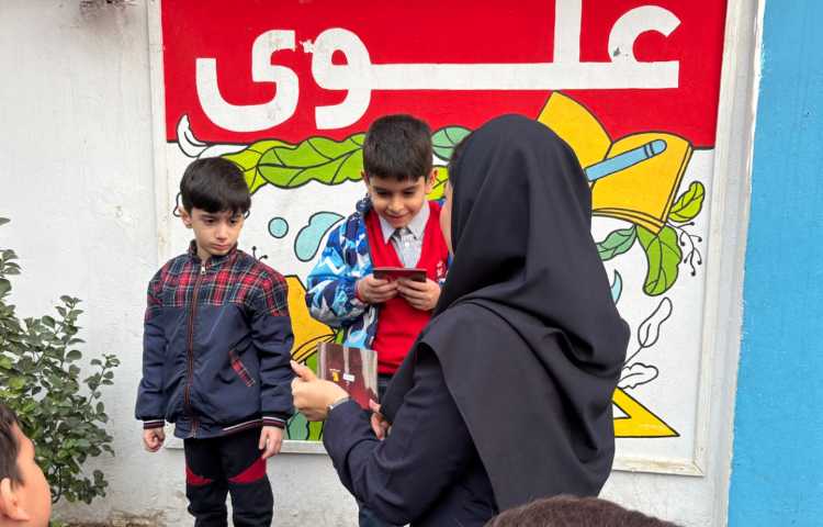 اهدای جایزه به دانش آموزان منتخب 2