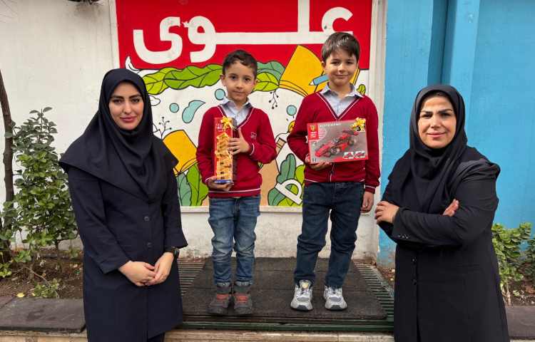 اهدای جایزه به دانش آموزان منتخب 3