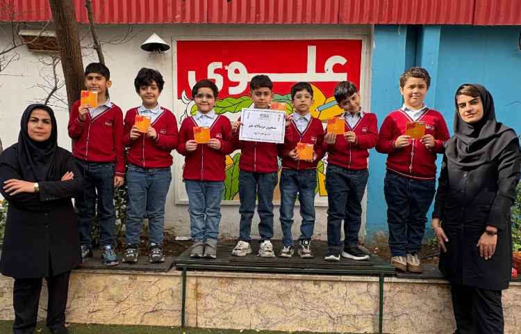 اهدای جایزه به دانش آموزان منتخب 5