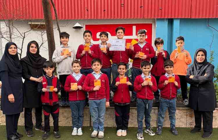 اهدای جایزه به دانش آموزان منتخب 7