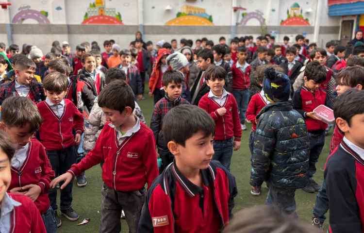 اهدای جایزه به دانش آموزان منتخب 9