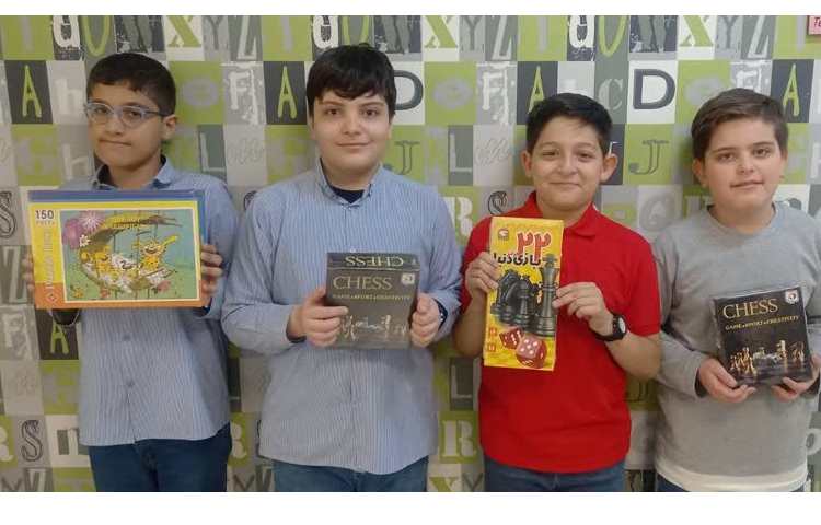 اهدای جایزه به دانش آموزان پر تلاش دبستان علوی 2