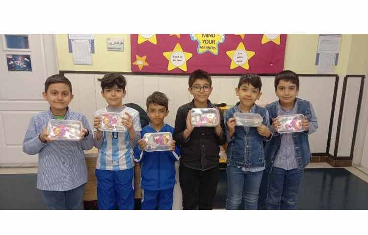 اهدای جایزه به دانش آموزان پر تلاش دبستان علوی 3