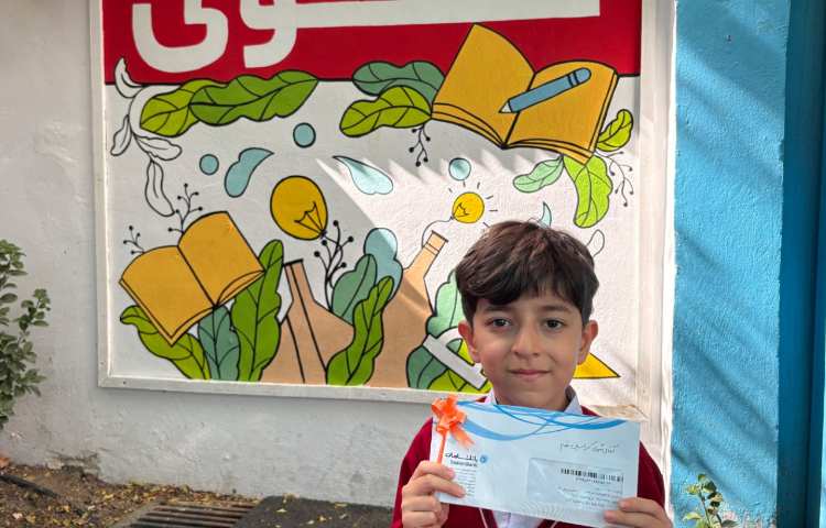 اهدای جوایز به دانش آموزانی که در چالش علوی شرکت کرده اند 1