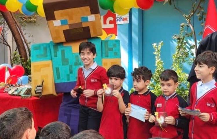 اهدای جوایز به دانش آموزانی که در چالش علوی شرکت کرده اند 6