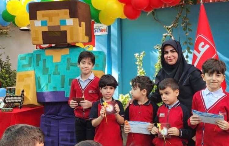 اهدای جوایز به دانش آموزانی که در چالش علوی شرکت کرده اند 7