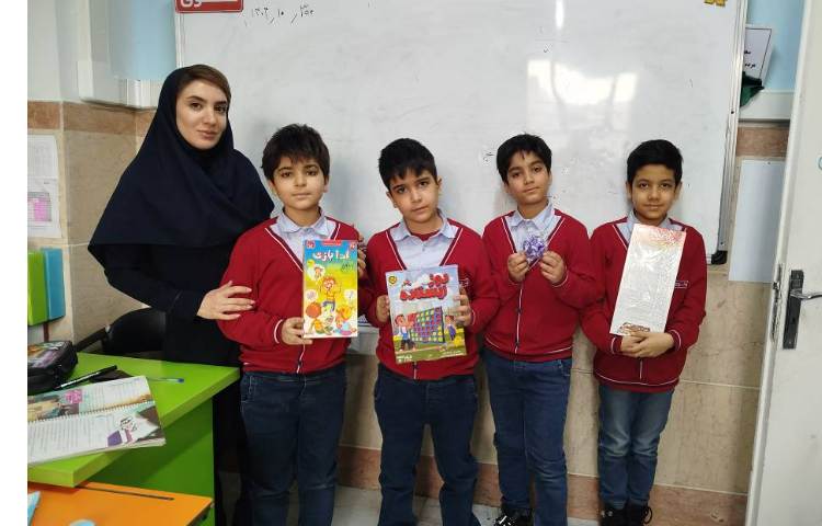 اهدای جوایز به دانش آموزان سه شنبه داغ 7