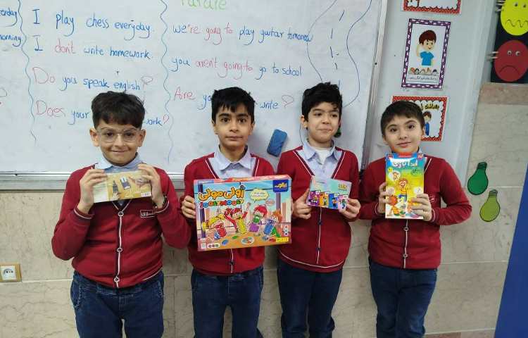 اهدای جوایز به دانش آموزان سه شنبه داغ