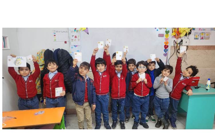 اهدای جوایز به دانش آموزان