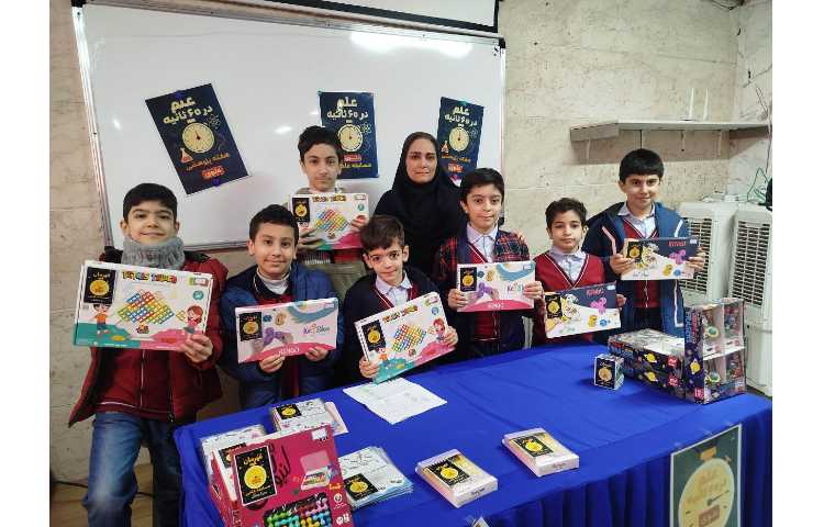 اهدای جوایز به نفرات برتر مسابقه ی علم در 60ثانیه 12