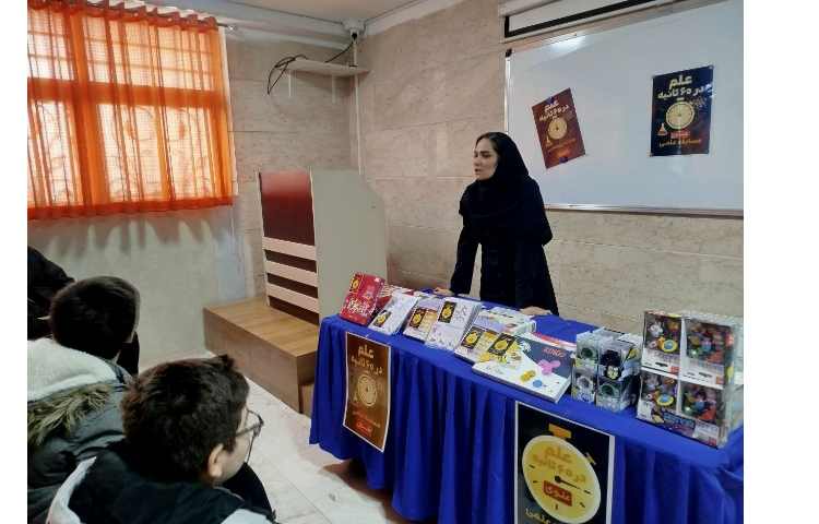 اهدای جوایز به نفرات برتر مسابقه ی علم در 60ثانیه 2