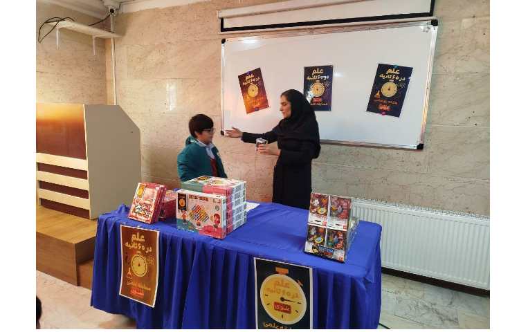 اهدای جوایز به نفرات برتر مسابقه ی علم در 60ثانیه 22