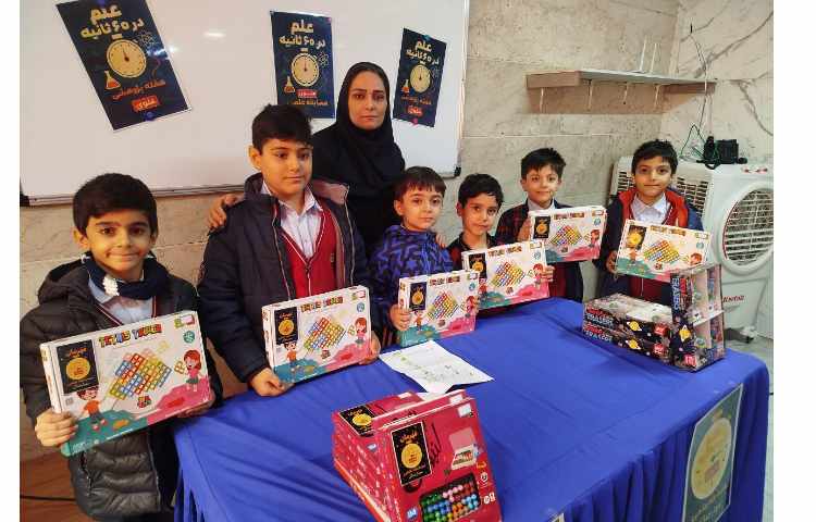 اهدای جوایز به نفرات برتر مسابقه ی علم در 60ثانیه 24