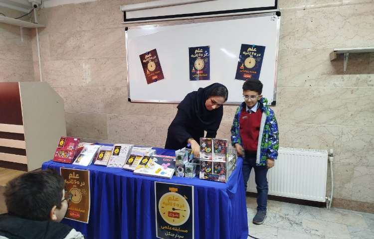 اهدای جوایز به نفرات برتر مسابقه ی علم در 60ثانیه 3