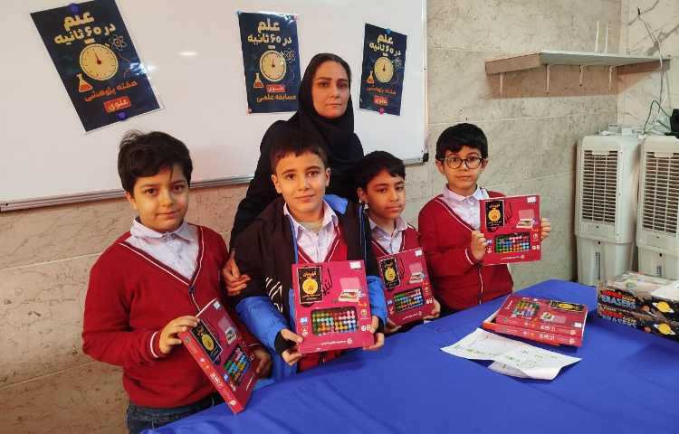 اهدای جوایز به نفرات برتر مسابقه ی علم در 60ثانیه 32