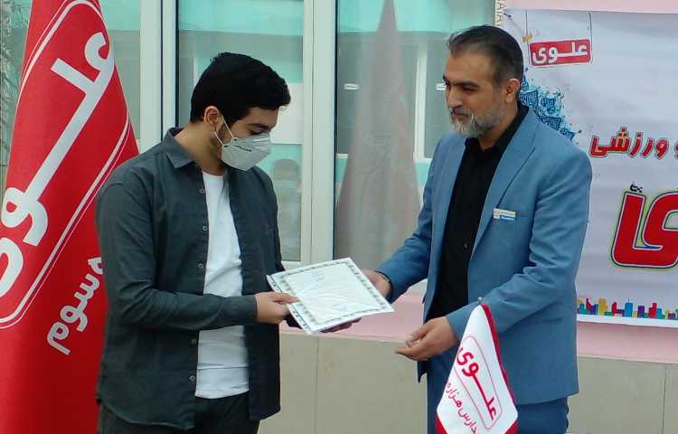 اهدای جوایز مسابقات فرهنگی و هنری بین مدارس علوی 4