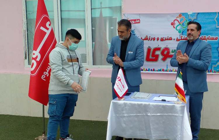 اهدای جوایز مسابقات فرهنگی و هنری بین مدارس علوی 7