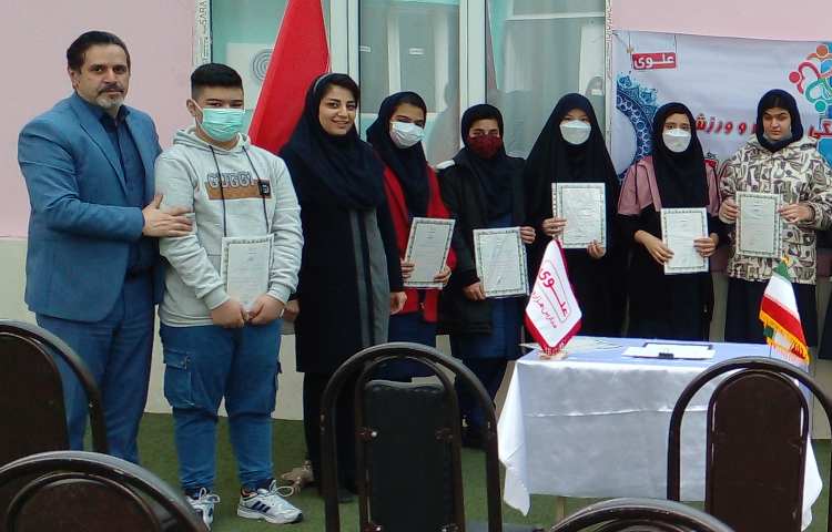 اهدای جوایز مسابقات فرهنگی و هنری بین مدارس علوی 8