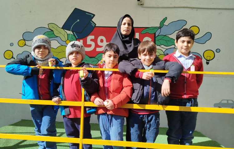 اهدای جوایز مسابقات فرهنگی و هنری درون مدرسه ای. 2