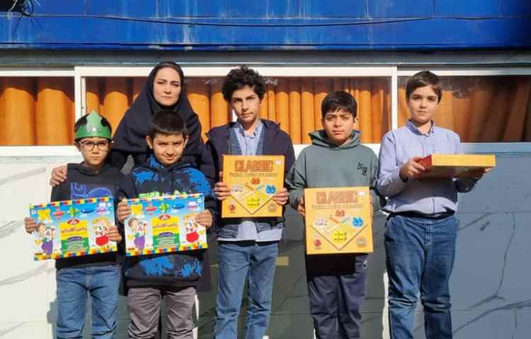 اهدای جوایز مسابقه آقای ریاضی درون مدرسه ای