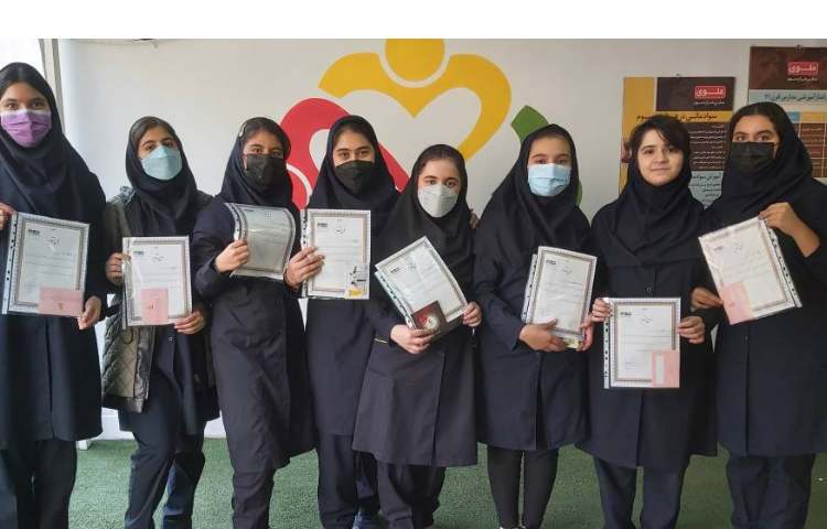 اهدای جوایز نفرات برتر آموزشی 2